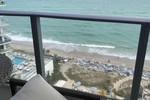 Condominio en venta en Hollywood, Florida, 2 dormitorios № 2170350 - foto 14
