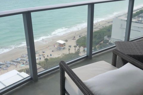 Condominio en Hollywood, Florida, 2 dormitorios № 2170350