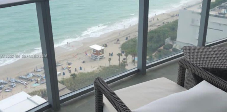 Condominio en Hollywood, Florida, 2 dormitorios № 2170350