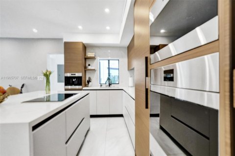 Villa ou maison à vendre à North Miami Beach, Floride: 5 chambres, 210.89 m2 № 2064628 - photo 14