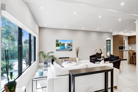 Villa ou maison à vendre à North Miami Beach, Floride: 5 chambres, 210.89 m2 № 2064628 - photo 5