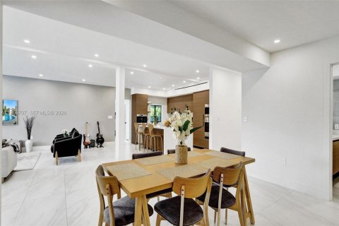 Villa ou maison à vendre à North Miami Beach, Floride: 5 chambres, 210.89 m2 № 2064628 - photo 19