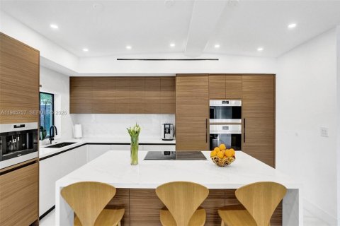 Villa ou maison à vendre à North Miami Beach, Floride: 5 chambres, 210.89 m2 № 2064628 - photo 13