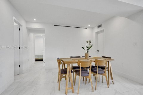 Villa ou maison à vendre à North Miami Beach, Floride: 5 chambres, 210.89 m2 № 2064628 - photo 17