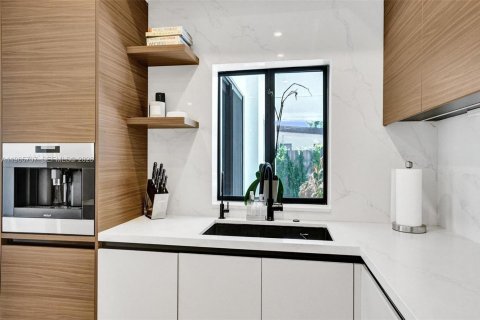 Villa ou maison à vendre à North Miami Beach, Floride: 5 chambres, 210.89 m2 № 2064628 - photo 10