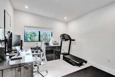 Villa ou maison à vendre à North Miami Beach, Floride: 5 chambres, 210.89 m2 № 2064628 - photo 20