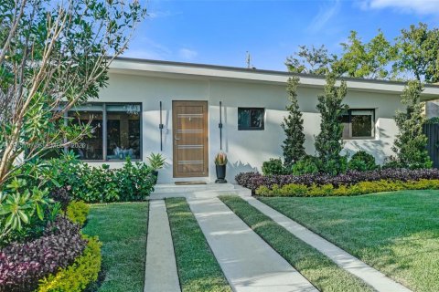 Villa ou maison à North Miami Beach, Floride 5 chambres, 210.89 m2 № 2064628