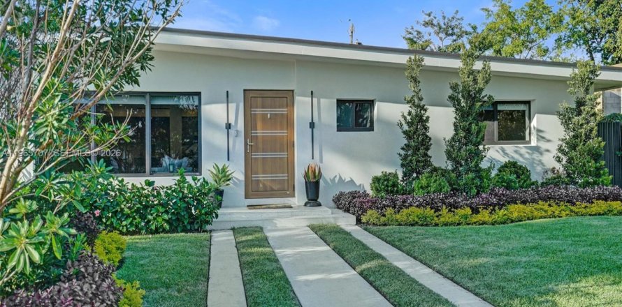 Villa ou maison à North Miami Beach, Floride 5 chambres, 210.89 m2 № 2064628