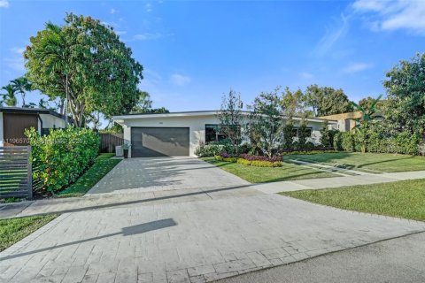 Villa ou maison à vendre à North Miami Beach, Floride: 5 chambres, 210.89 m2 № 2064628 - photo 3