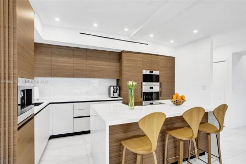 Villa ou maison à vendre à North Miami Beach, Floride: 5 chambres, 210.89 m2 № 2064628 - photo 12