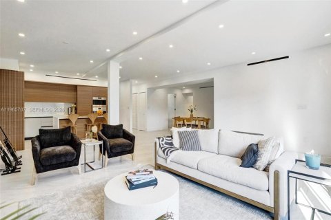 Villa ou maison à vendre à North Miami Beach, Floride: 5 chambres, 210.89 m2 № 2064628 - photo 8