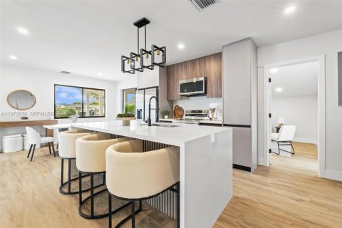 House in Hollywood, Florida 4 bedrooms, 157.66 sq.m. № 2038544 - photo 14