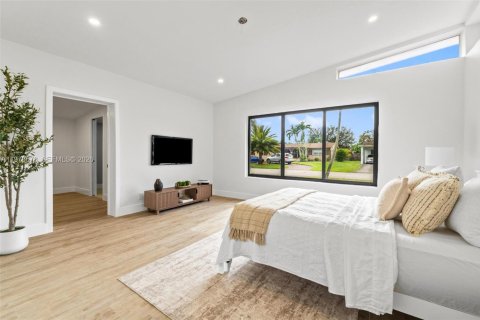 House in Hollywood, Florida 4 bedrooms, 157.66 sq.m. № 2038544 - photo 23