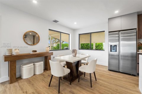 House in Hollywood, Florida 4 bedrooms, 157.66 sq.m. № 2038544 - photo 11