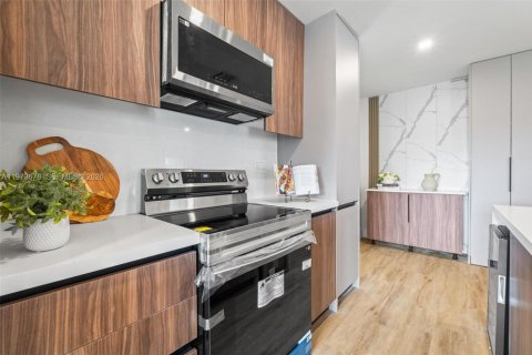 House in Hollywood, Florida 4 bedrooms, 157.66 sq.m. № 2038544 - photo 17