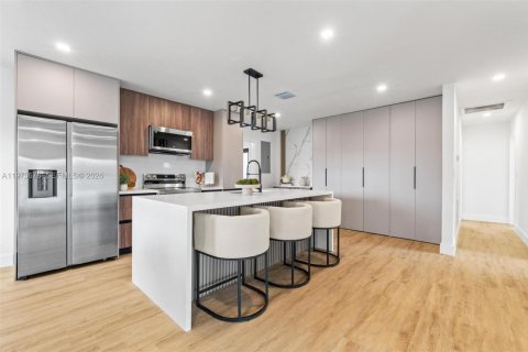 House in Hollywood, Florida 4 bedrooms, 157.66 sq.m. № 2038544 - photo 13