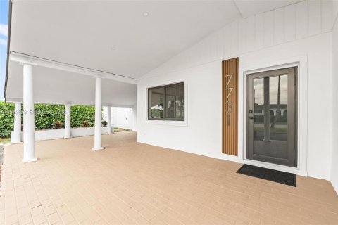 House in Hollywood, Florida 4 bedrooms, 157.66 sq.m. № 2038544 - photo 5