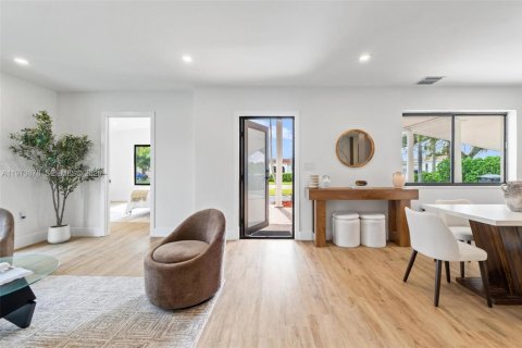 House in Hollywood, Florida 4 bedrooms, 157.66 sq.m. № 2038544 - photo 7