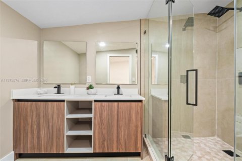 House in Hollywood, Florida 4 bedrooms, 157.66 sq.m. № 2038544 - photo 26