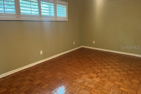 House in Valrico, Florida 4 bedrooms, 193.05 sq.m. № 2432703 - photo 18