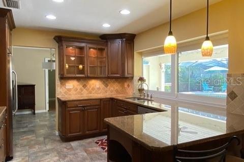 House in Valrico, Florida 4 bedrooms, 193.05 sq.m. № 2432703 - photo 9