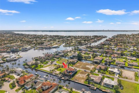 Villa ou maison à vendre à Cape Coral, Floride: 5 chambres, 329.43 m2 № 1975252 - photo 4