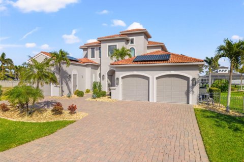 Villa ou maison à vendre à Cape Coral, Floride: 5 chambres, 329.43 m2 № 1975252 - photo 6