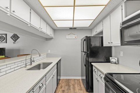 Condo in Clearwater, Florida, 1 bedroom  № 1803548 - photo 17