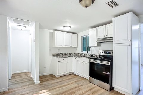 Villa ou maison à louer à Nokomis, Floride: 2 chambres, 69.12 m2 № 2165926 - photo 5