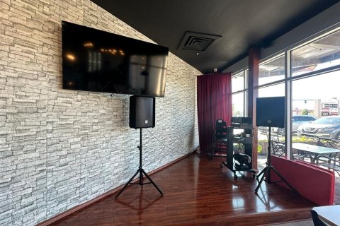 Propiedad comercial en venta en Orlando, Florida № 1915323 - foto 2