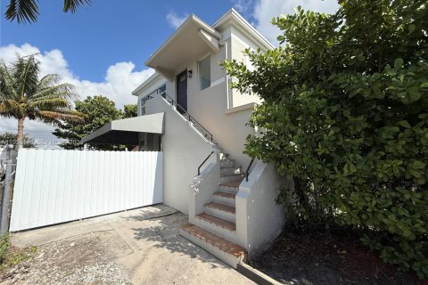 Villa ou maison à Miami, Floride 3 chambres, 156.08 m2 № 2011966