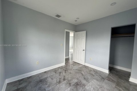 House in Miami, Florida 3 bedrooms, 156.08 sq.m. № 2011966 - photo 16