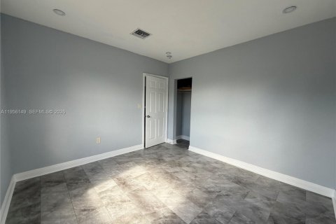 House in Miami, Florida 3 bedrooms, 156.08 sq.m. № 2011966 - photo 18