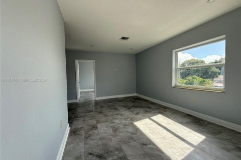 House in Miami, Florida 3 bedrooms, 156.08 sq.m. № 2011966 - photo 6