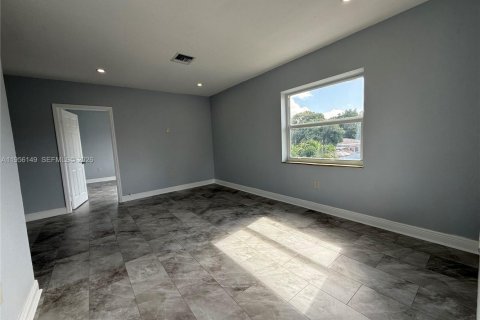 House in Miami, Florida 3 bedrooms, 156.08 sq.m. № 2011966 - photo 7