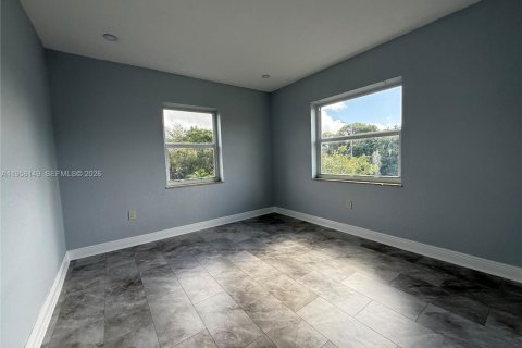 House in Miami, Florida 3 bedrooms, 156.08 sq.m. № 2011966 - photo 17