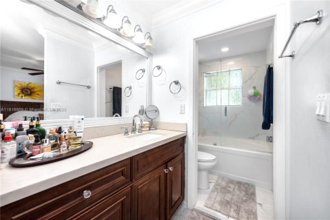 Townhouse in Miami, Florida 2 bedrooms, 116.13 sq.m. № 1973686 - photo 23