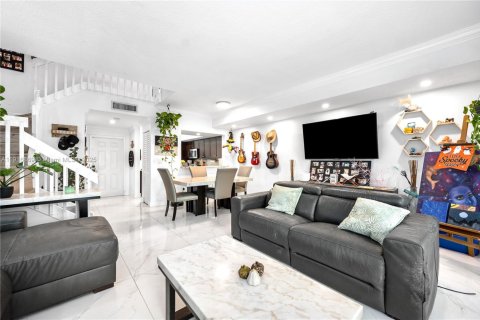 Townhouse in Miami, Florida 2 bedrooms, 116.13 sq.m. № 1973686 - photo 20