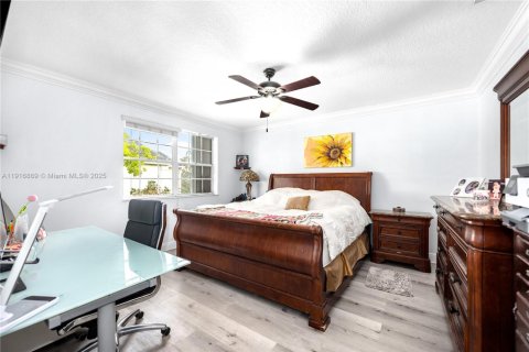 Townhouse in Miami, Florida 2 bedrooms, 116.13 sq.m. № 1973686 - photo 22