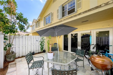 Townhouse in Miami, Florida 2 bedrooms, 116.13 sq.m. № 1973686 - photo 29