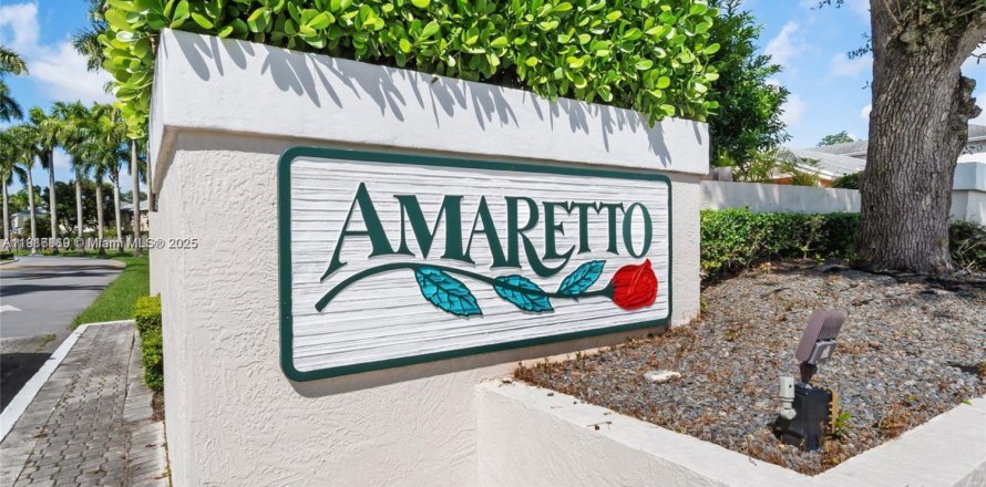 Townhouse in Miami, Florida 2 bedrooms, 116.13 sq.m. № 1973686