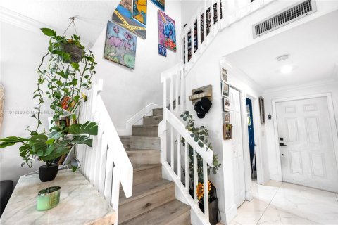 Townhouse in Miami, Florida 2 bedrooms, 116.13 sq.m. № 1973686 - photo 15