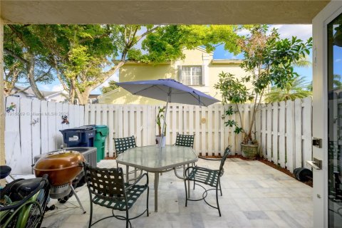 Townhouse in Miami, Florida 2 bedrooms, 116.13 sq.m. № 1973686 - photo 30