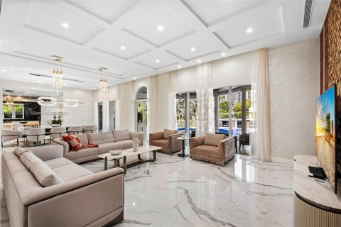 House in Golden Beach, Florida 7 bedrooms, 793.48 sq.m. № 1694442 - photo 20