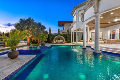 House in Golden Beach, Florida 7 bedrooms, 793.48 sq.m. № 1694442 - photo 30
