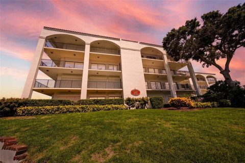 Condo in Tarpon Springs, Florida, 2 bedrooms  № 2133900 - photo 2