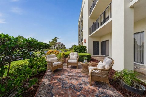 Condo in Tarpon Springs, Florida, 2 bedrooms  № 2133900 - photo 22