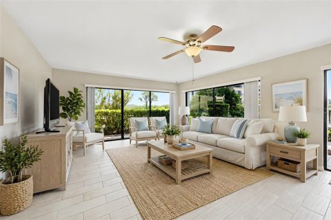 Condo in Tarpon Springs, Florida, 2 bedrooms  № 2133900 - photo 8
