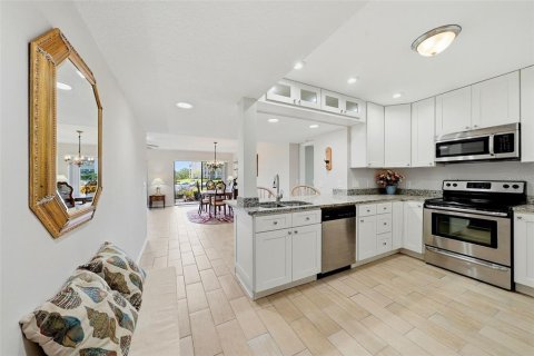 Condo in Tarpon Springs, Florida, 2 bedrooms  № 2133900 - photo 7