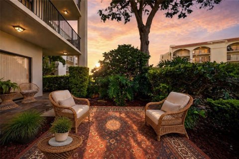 Condo in Tarpon Springs, Florida, 2 bedrooms  № 2133900 - photo 23